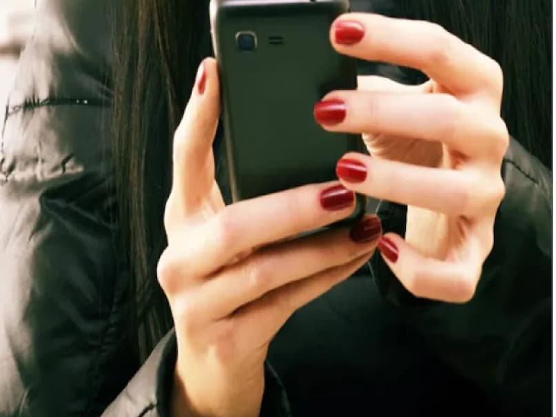 Phone Repair Privacy, Smartphone Data Backup Tips, Mobile Security Before Repair, Factory Reset Before Service Center, How to Secure Phone Before Repair, Guest Mode in Android, Encrypt Phone Data, फोन का डेटा, फोन रिपेयर