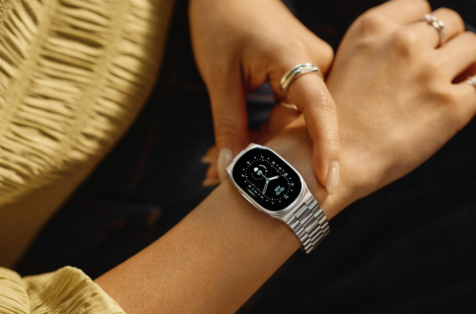 Google Fitbit Edge Launched With OLED Display, Replaceable Battery and 7-Day Battery Life